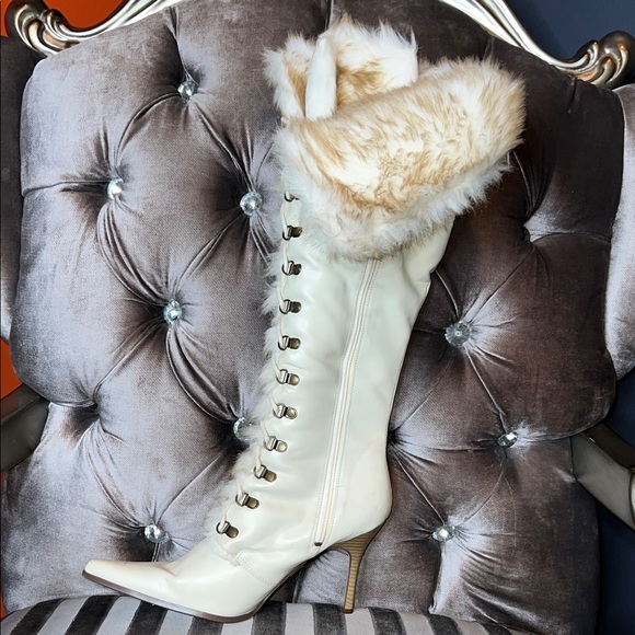 ❄️ LUXE IVORY FAUX FUR LACE-UP COUTURE BOOTS ❄️ - Picture 2 of 9